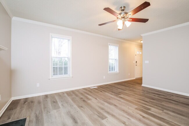 Foto del edificio - 5827 Waterford Landing Ct