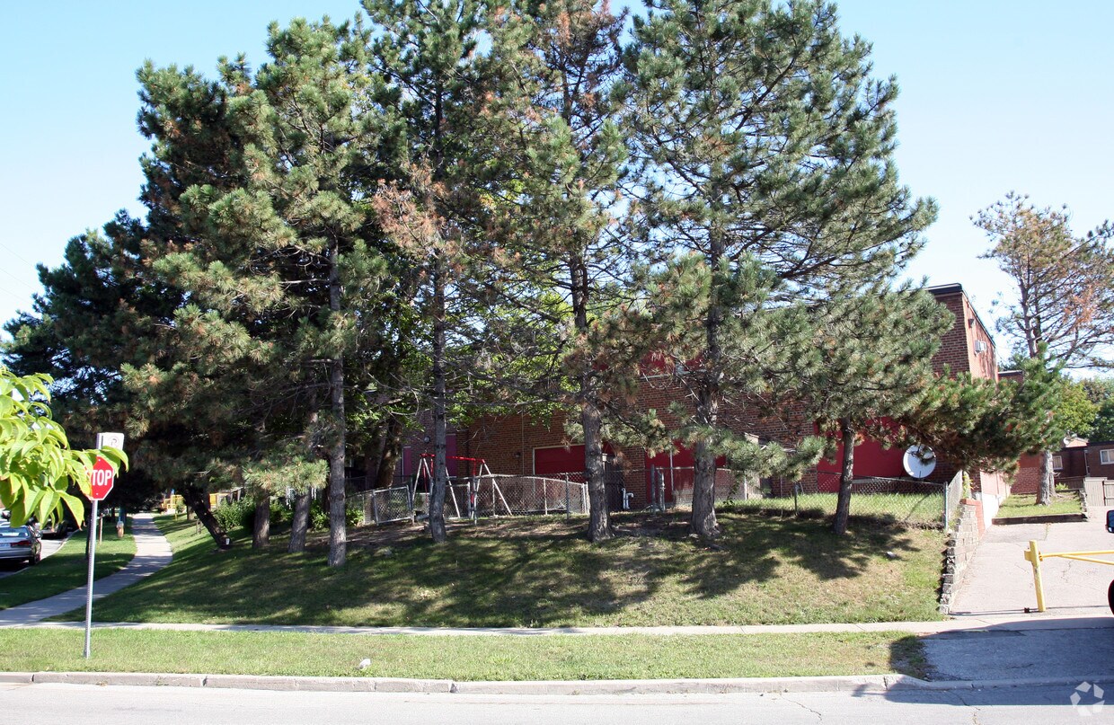 115 Ardwick Blvd, Toronto, ON M9M 1V7 Apartments 115 Ardwick Blvd Toronto, ON