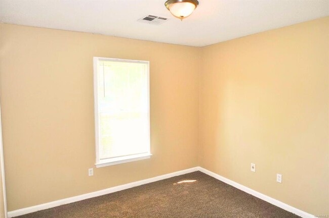 Building Photo - 2737 S Wallace Dr