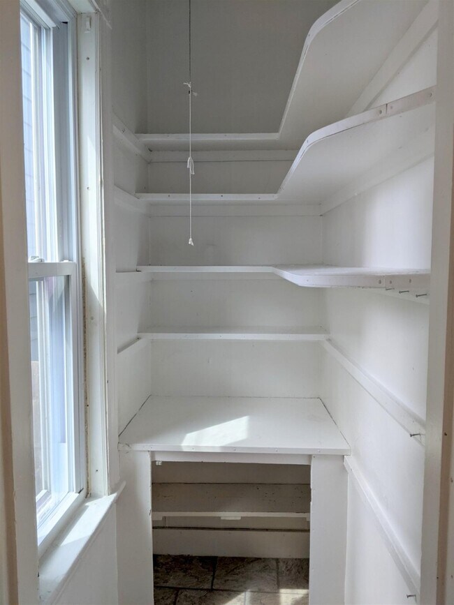 Building Photo - 20 Mossland St