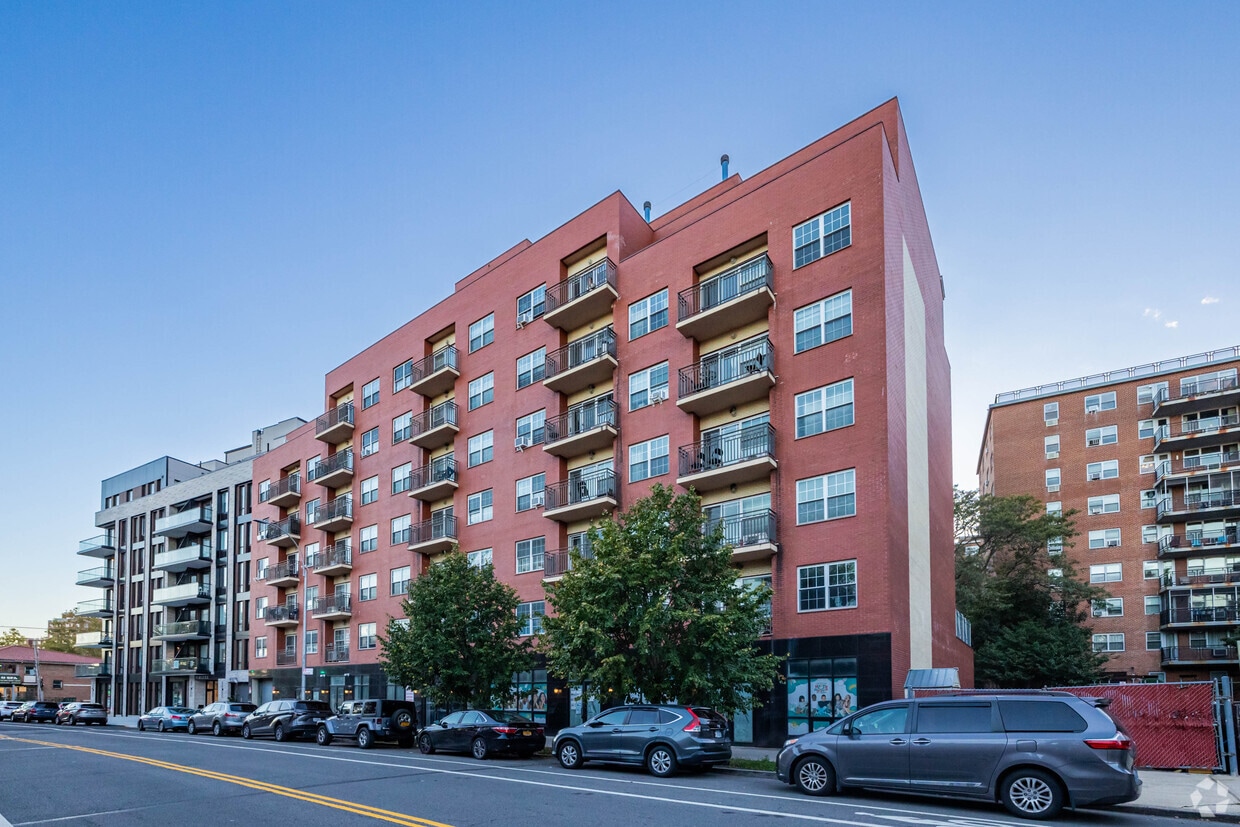 Primary Photo - 71-66 Parsons Blvd
