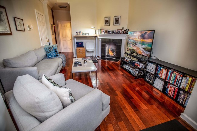 Building Photo - 1504 17th St NW