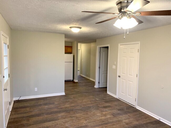 Foto del edificio - 708 Cobbler Ln