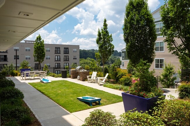 Building Photo - Ardmore & 28th