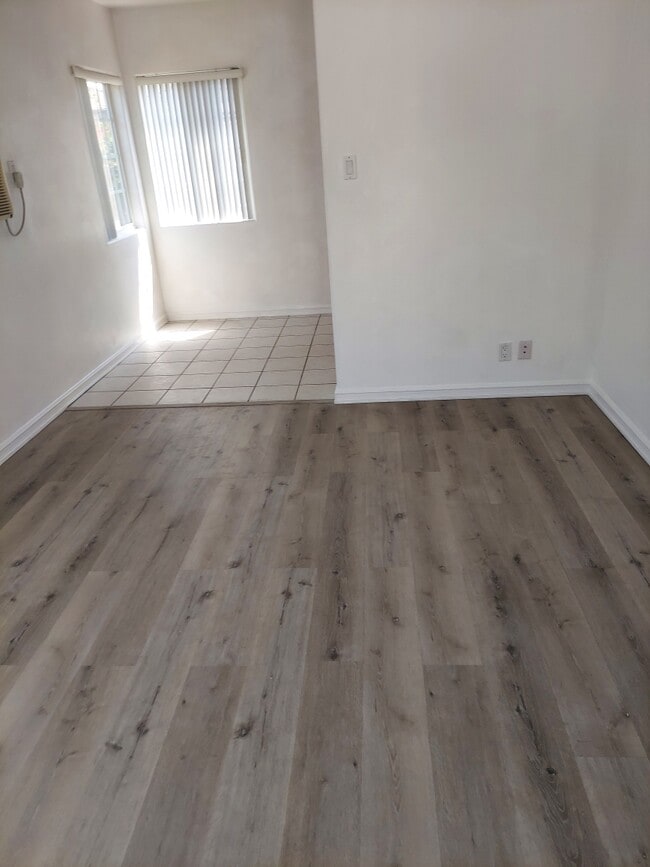 Building Photo - 1026 Justin Ave