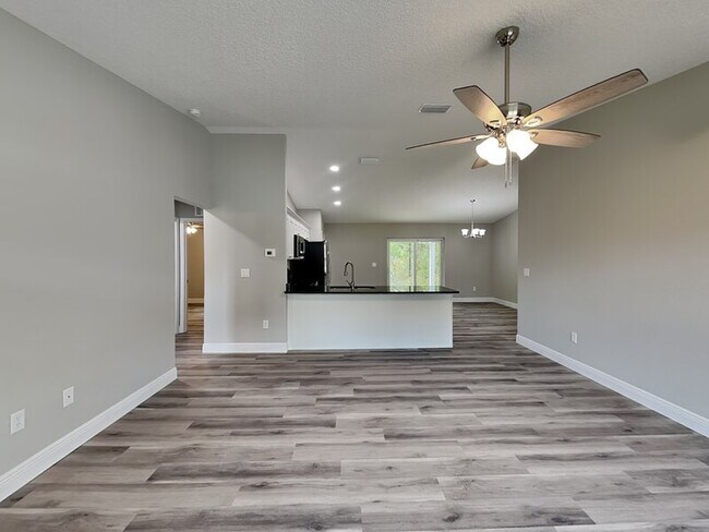 Foto del edificio - 7798 N Pitcairn Way