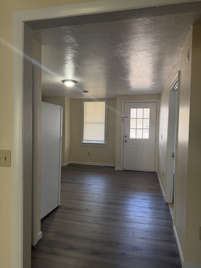 Building Photo - 375 Elm St