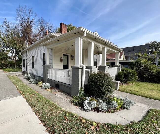 Foto del edificio - HISTORIC 4TH & GILL BUNGALOW STYLE HOME WITH FRONT PORCH!