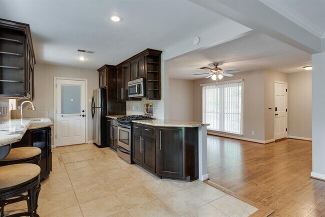 Foto del edificio - 4411 Benning Dr