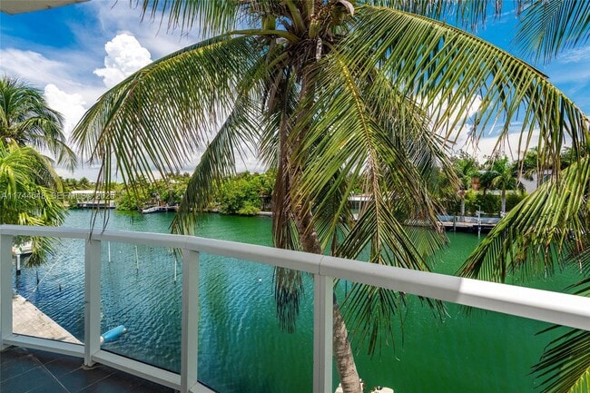 Building Photo - 711 85th St