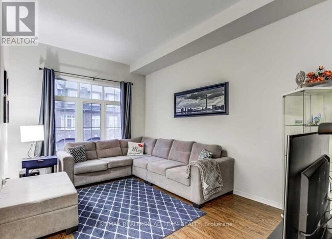 Building Photo - 5 Burtonbury Ln