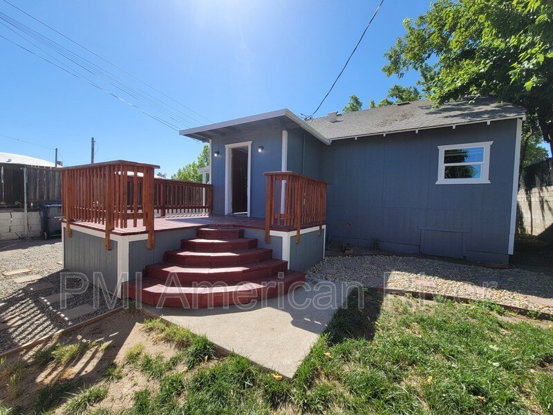 Primary Photo - 1121 Del Paso Blvd