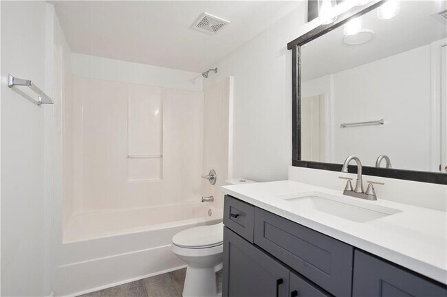 Foto del edificio - 6714 Lakewood Dr