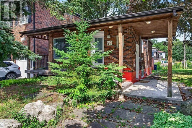 Photo du bâtiment - 29 Red Deer Ave