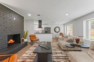 Building Photo - 15439 Indian Woods Dr