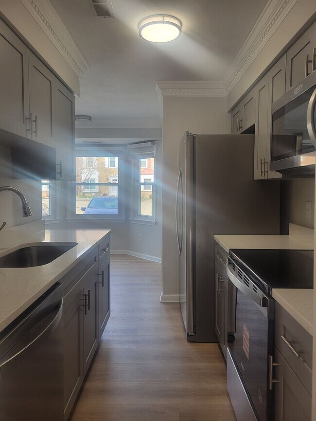 Foto del edificio - Newly remodelled 3 bedroom 2.5 bath townhouse