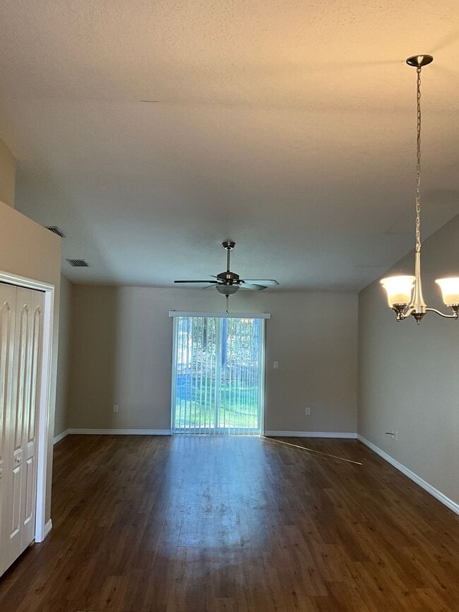 Building Photo - Citrus Springs - 2 bedroom 2 bath duplex