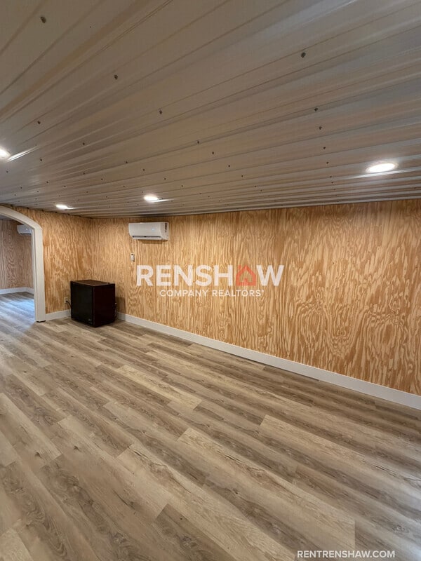 Building Photo - 123 Barham St