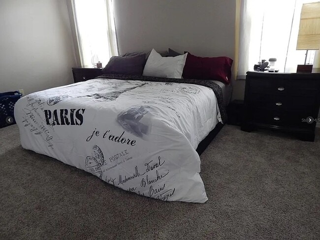 Master bedroom - 2537 Harn Blvd