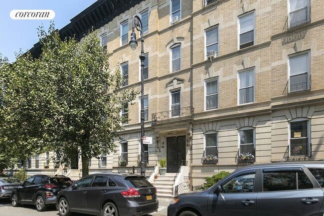 Building Photo - 387 Clinton St