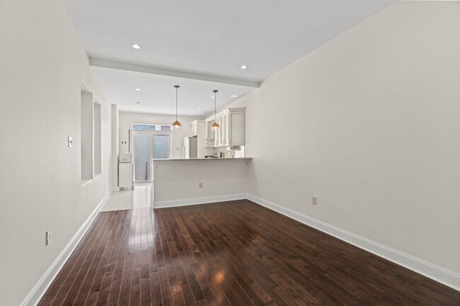 Foto del edificio - Huge Point Breeze Home