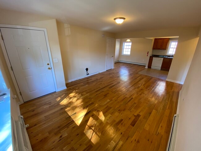 Building Photo - 46 Wedgewood Dr