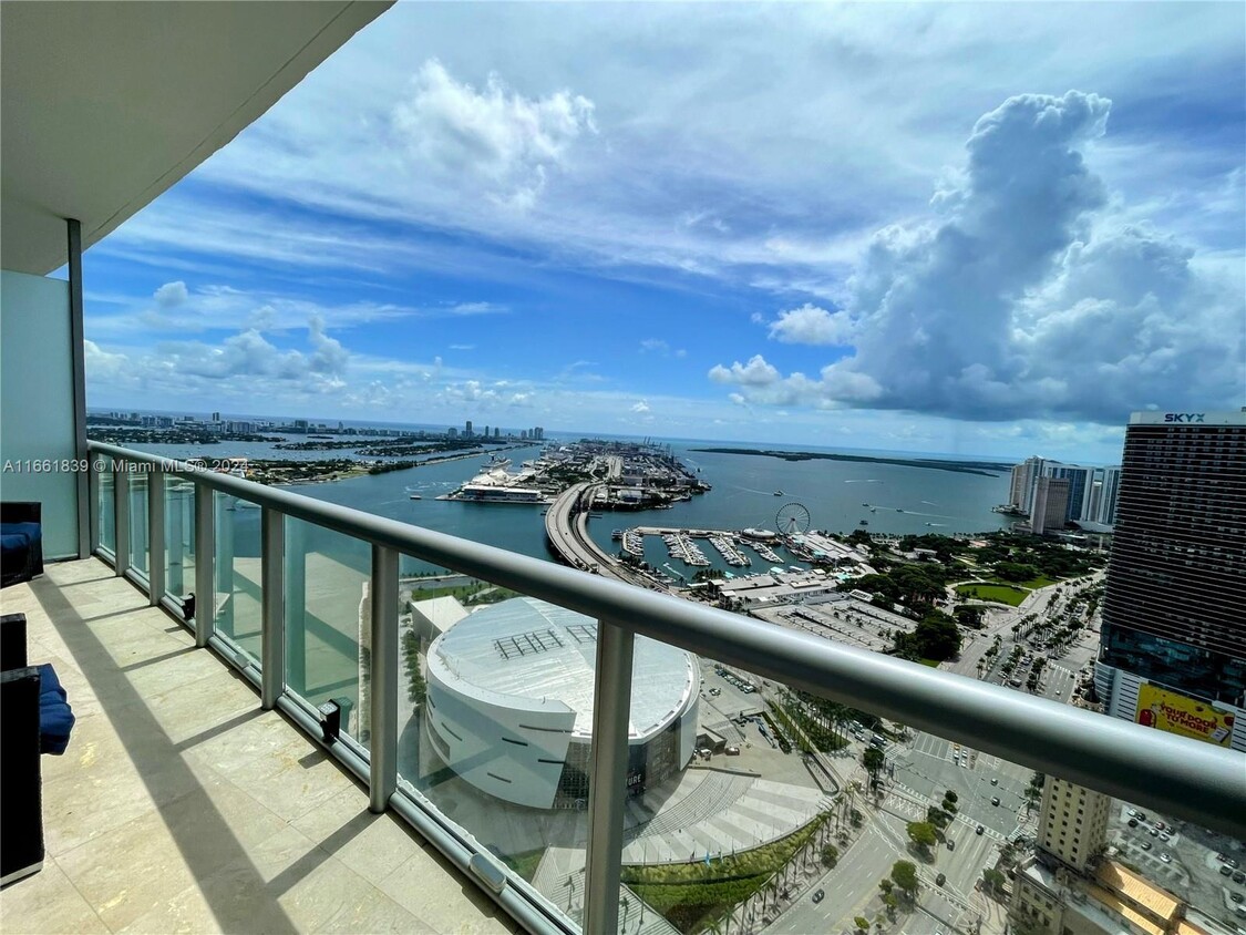 Foto principal - 888 Biscayne Blvd