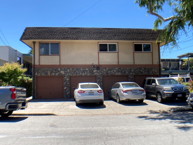 Building Photo - 3233 Santa Clara Ave