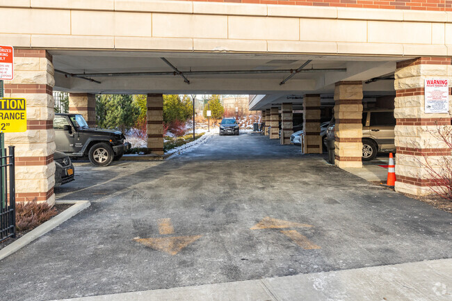Foto del edificio - 80-97 Cypress Ave