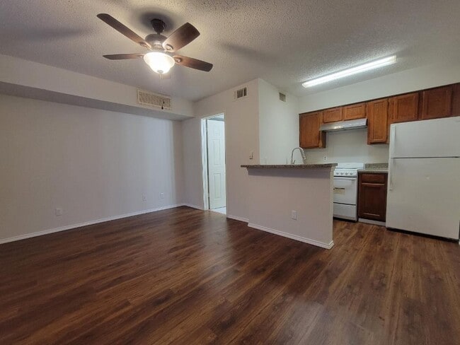 Foto del edificio - 9809 Walnut St