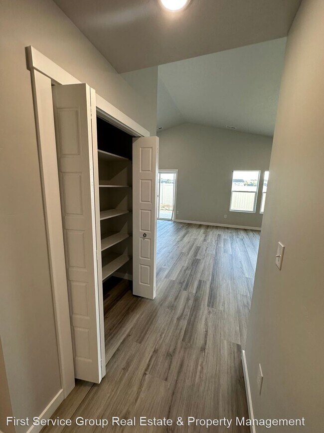 Building Photo - 4 br, 2 bath House - 11320 W Teratai St