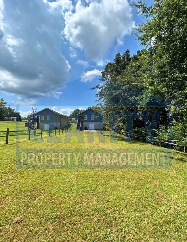 Building Photo - 2707 SE Woodland Dr