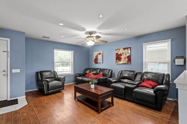 Foto del edificio - 12421 Briarcreek Loop