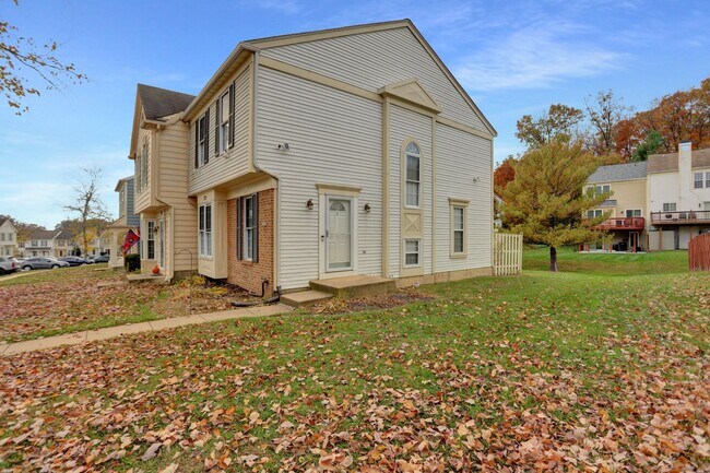 Building Photo - Captivating End Row Townhome in Owings Mills