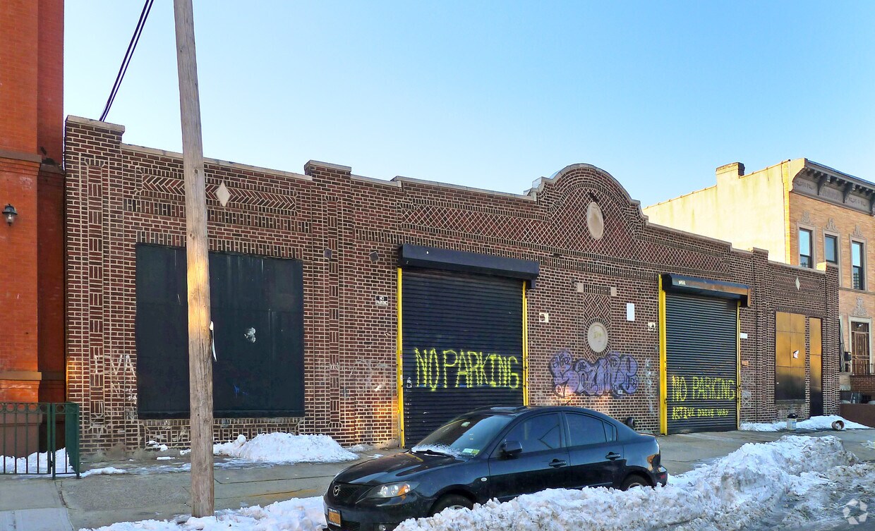 Primary Photo - 1038 Greene Ave