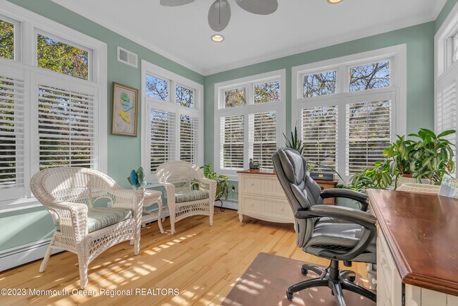 Foto del edificio - 631 Beacon Blvd