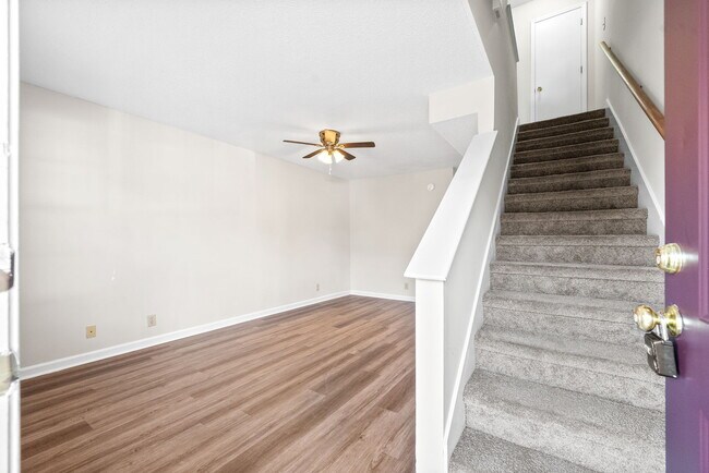 Foto del edificio - 2303 Raleigh Ct