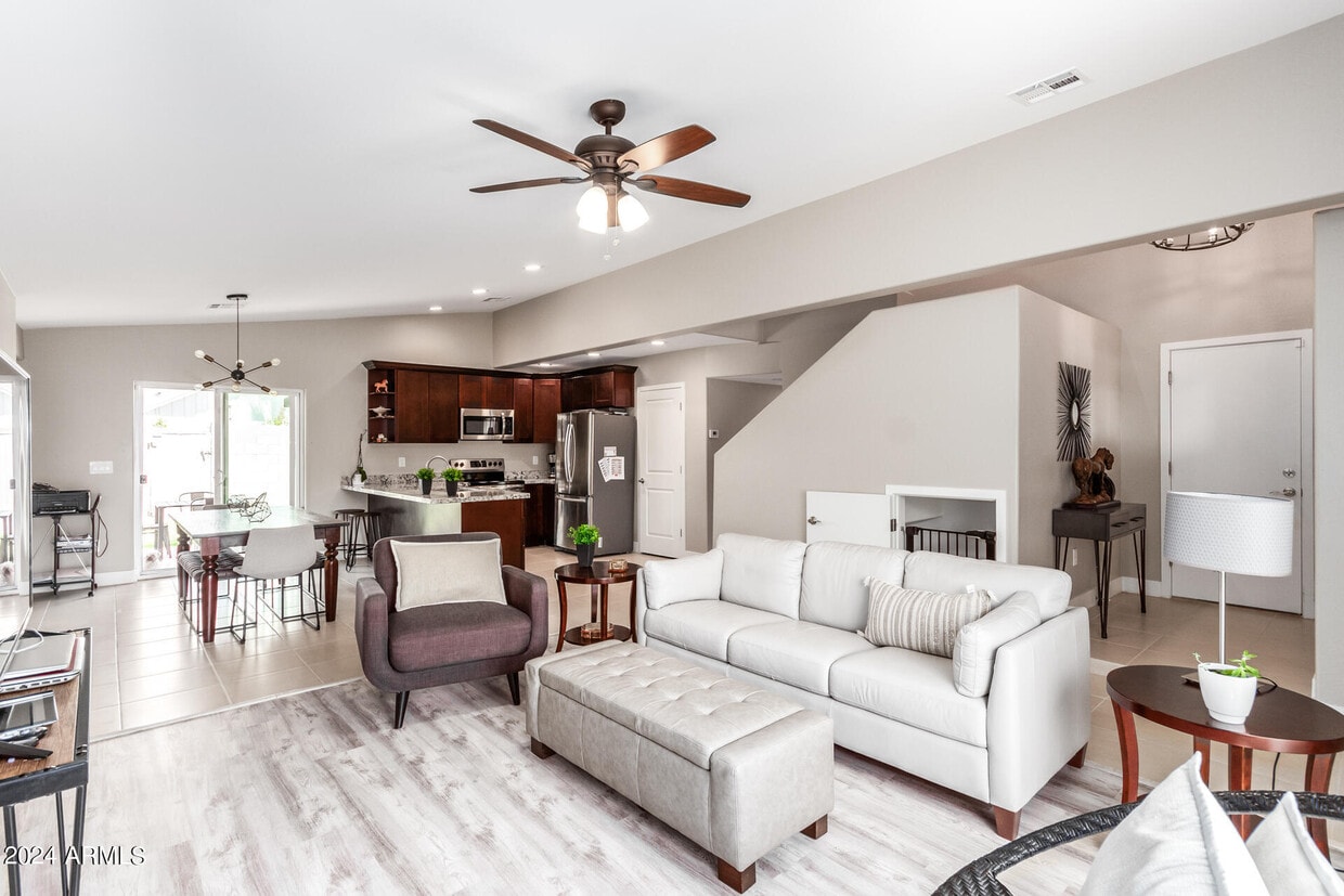 Primary Photo - 2644 E Sylvia St