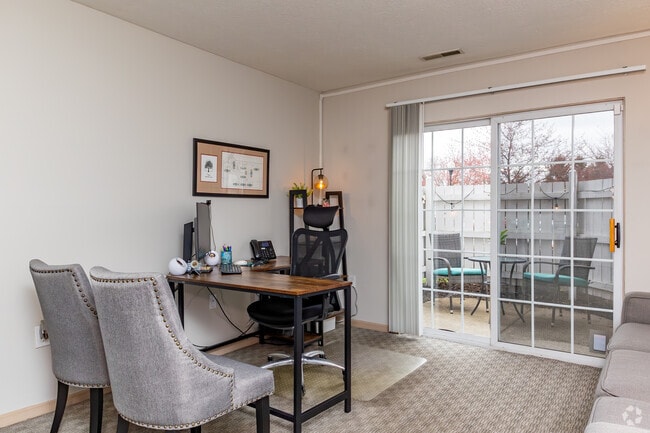 1BR, 1BA - 625SF - Sala de estar - The Ridge at Chestnut Hill