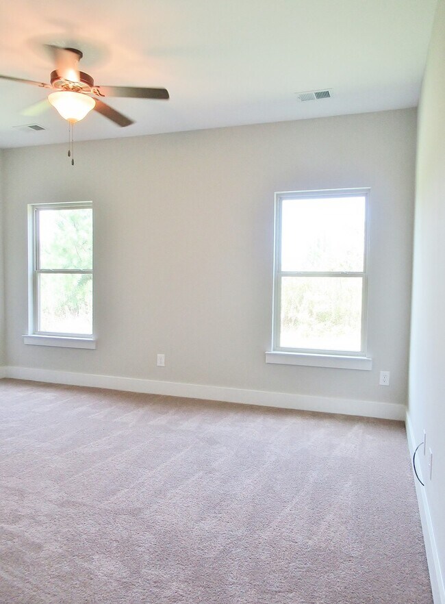 Building Photo - Home in Pleasant Grove... Available to View Now!!!