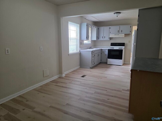 Foto del edificio - 145 Harris Rd NW