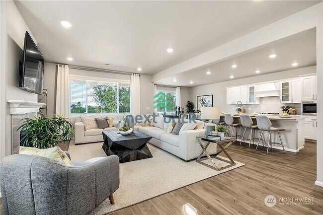 Building Photo - A fabulous 5 bedroom and 3.5 bathroom house