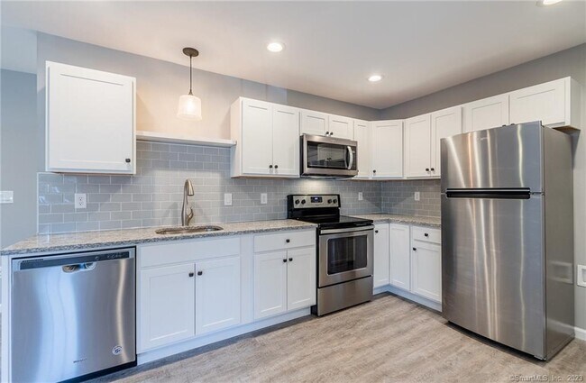 Building Photo - 121 CT-32