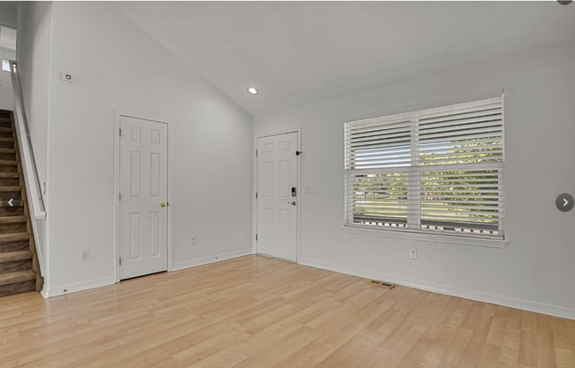 Foto del edificio - Long Realty & Property Management - Well Maintained 4 Bedroom Home in East Aurora