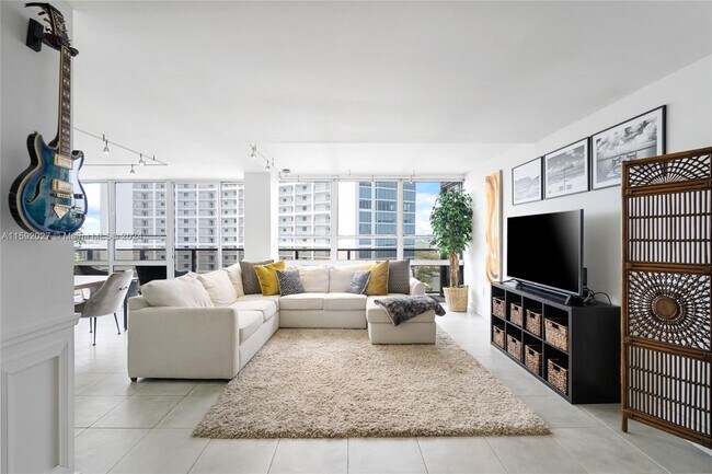 Foto del edificio - 600 NE 36th St