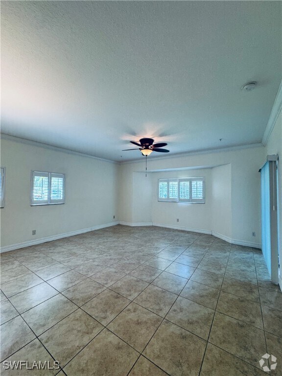 Building Photo - 12101 Santaluz Dr