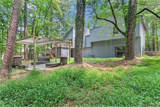 Foto del edificio - 5281 W Jones Bridge Rd
