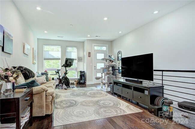 Foto del edificio - 2848 Youngblood St