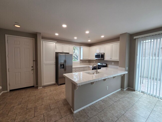 Foto del edificio - 3+3 condo at Orbella in Oxnard - Close to Beaches and Channel Islands Harbor
