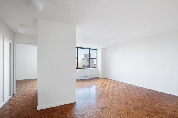 Foto principal - 211 W 56th St